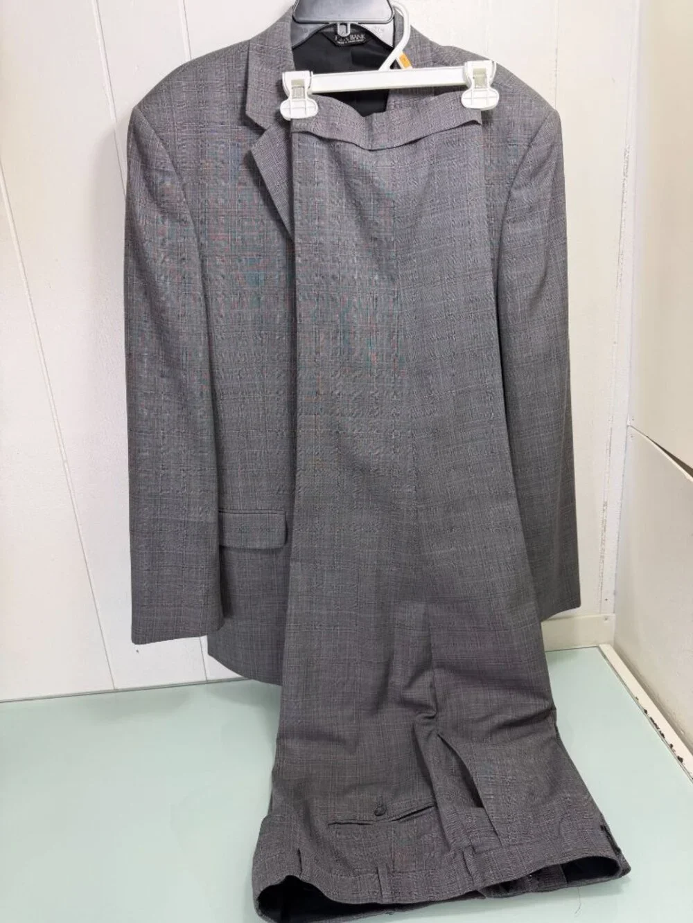 Jos A Bank 2 Piece Suit Traveler's Collection 46L Blazer 40X30 Pants Plaid Gray